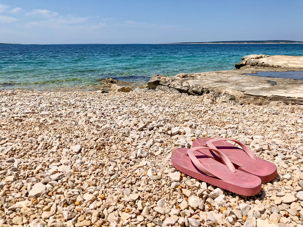 buty na plażę kamienistą